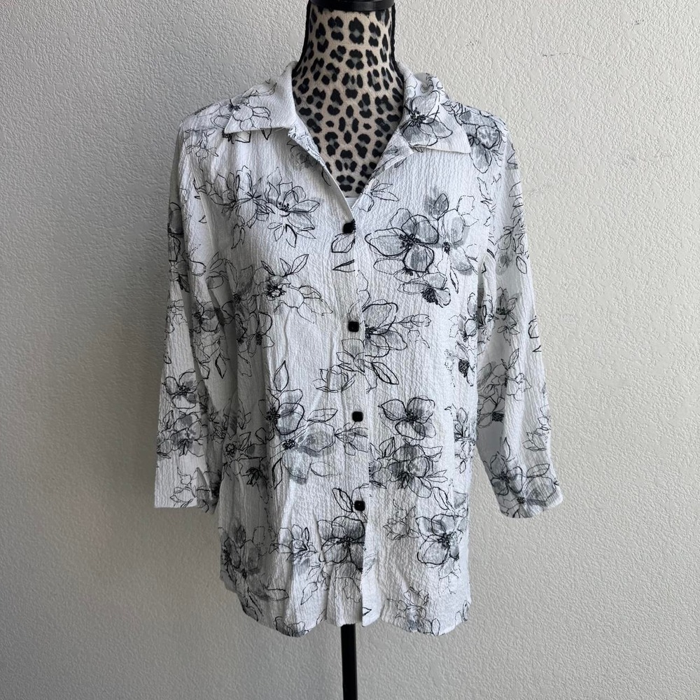 Alfred Dunner white/black button up blouse with 3/4 sleeves & under top size s